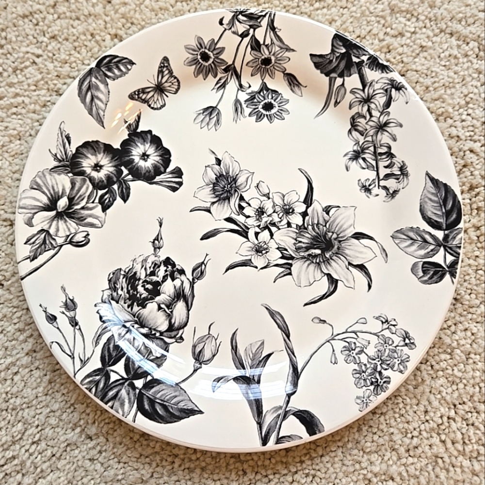 PIER  1 Imports ~Ironstone ~BLACK & WHITE FLORAL TOILE 9" Salad Plate